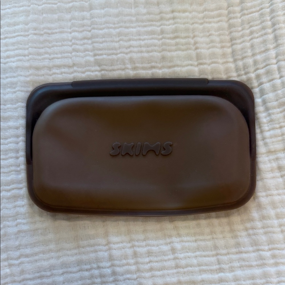 SKIMS Small Limited Edition Pouch in Sienna